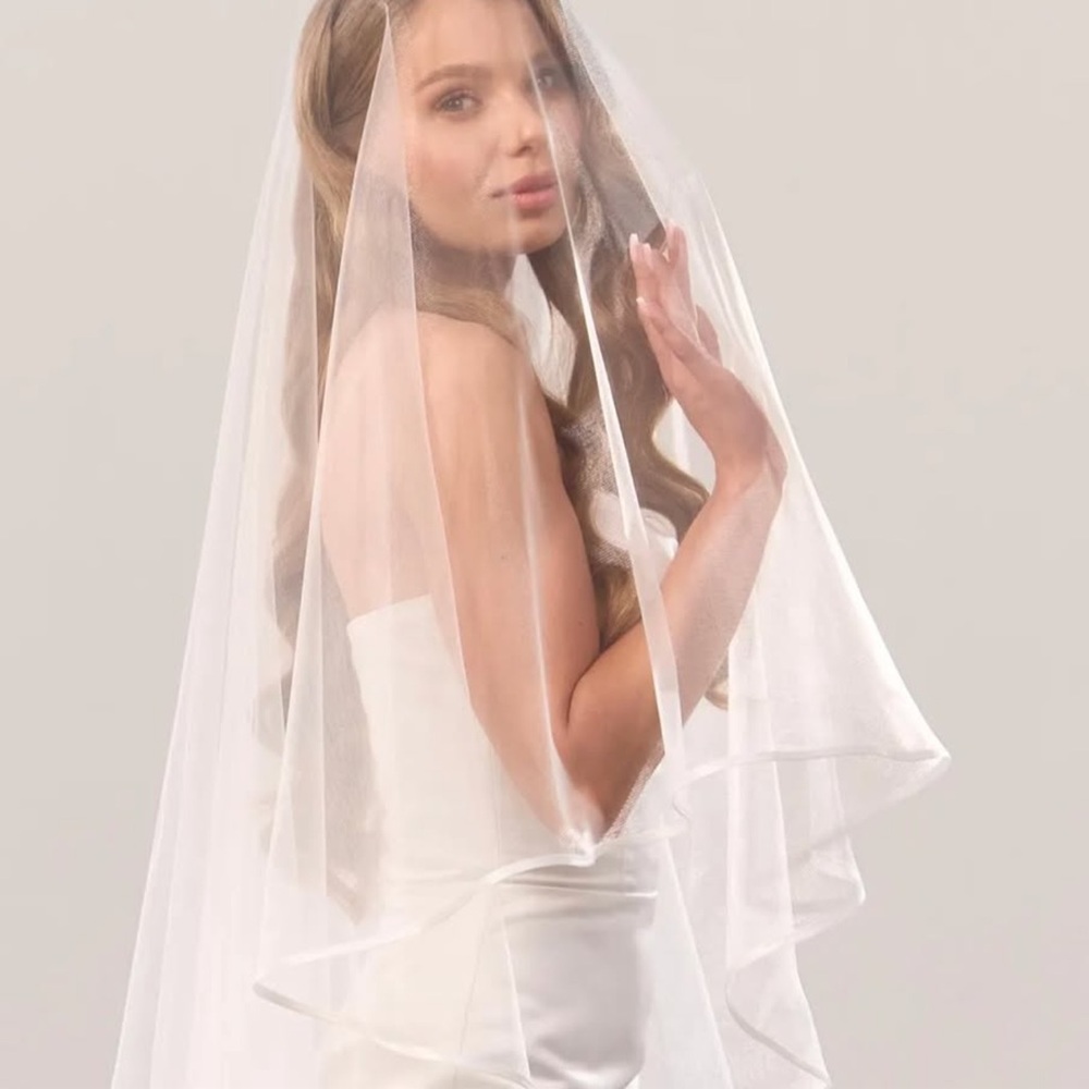 NEW NEVER WORN - Royal Wedding Veil